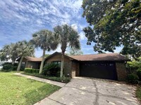 3021 Coral Strip Pkwy in Gulf Breeze, FL - Foto de edificio - Building Photo