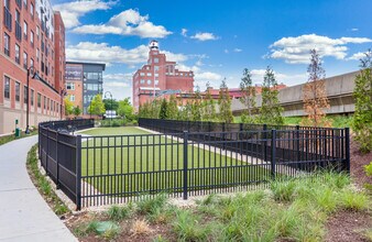 Axel Brewers Hill in Baltimore, MD - Foto de edificio - Building Photo