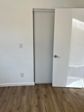 649 W 92nd St in Los Angeles, CA - Foto de edificio - Building Photo