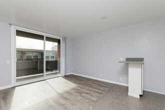LakePark Apartments in Oakland, CA - Foto de edificio - Building Photo