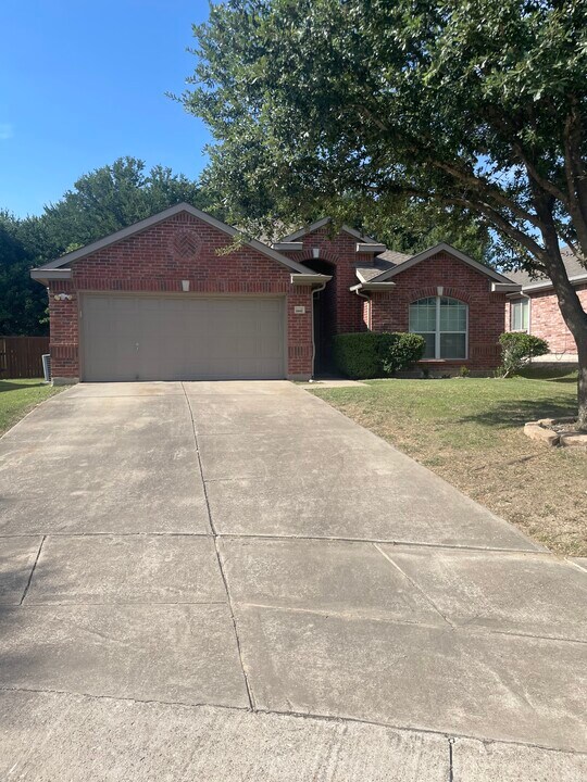 1832 White Pine Trail in Anna, TX - Foto de edificio