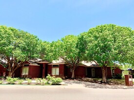 8306 Elkhart Ave in Lubbock, TX - Building Photo