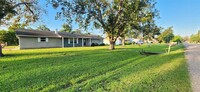 118 Lazy Ln in Lake Jackson, TX - Foto de edificio - Building Photo