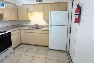 10831 N 18th Ave, Unit 3 in Phoenix, AZ - Building Photo - Building Photo