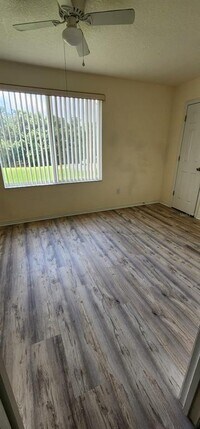 604 Australian Way photo'