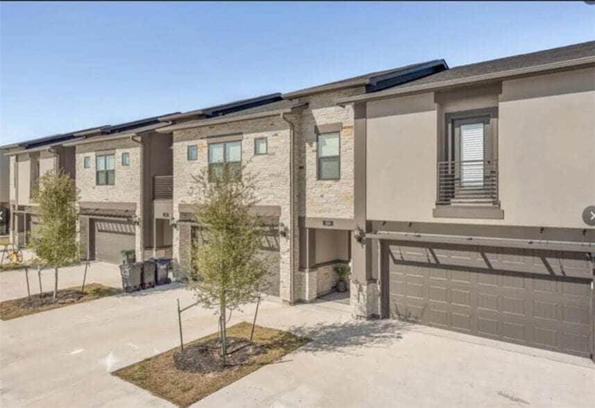 3328 Papa Bear Dr, Unit 3-318 in College Station, TX - Building Photo