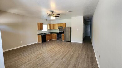 605 Martin Luther King Blvd in Elgin, TX - Foto de edificio - Building Photo