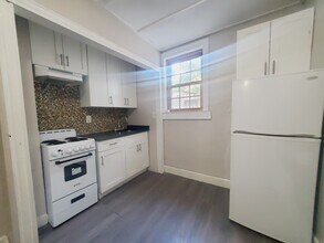 79 E 25th St, Unit 1L in Bayonne, NJ - Foto de edificio - Building Photo