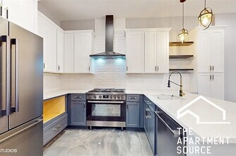 3253 N Elston Ave in Chicago, IL - Building Photo - Building Photo