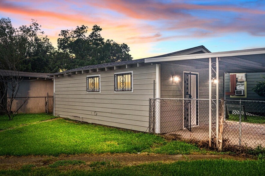 5519 Chapman St, Unit 2 in Houston, TX - Building Photo
