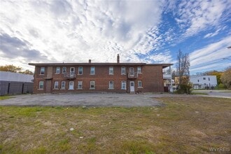 2253 Niagara St in Niagara Falls, NY - Building Photo - Building Photo