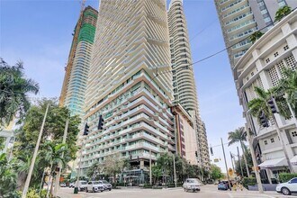 1300 S Miami Ave, Unit 2306 in Miami, FL - Foto de edificio - Building Photo