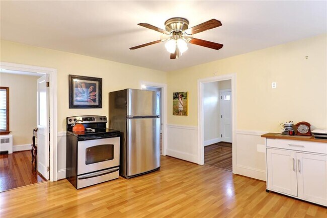 509 Middle Hwy, Unit #2 in Barrington, RI - Building Photo - Building Photo