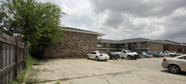 Titian Apartments in Baton Rouge, LA - Building Photo - Building Photo