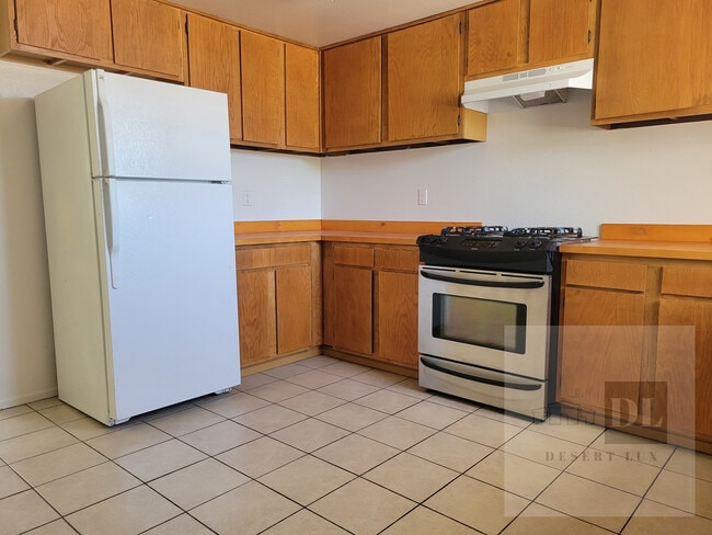 5827 Bagley Ave, Unit B in Twentynine Palms, CA - Foto de edificio - Building Photo