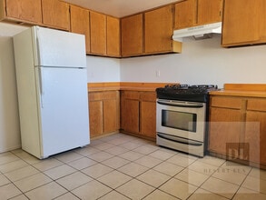 5827 Bagley Ave, Unit B in Twentynine Palms, CA - Building Photo - Building Photo