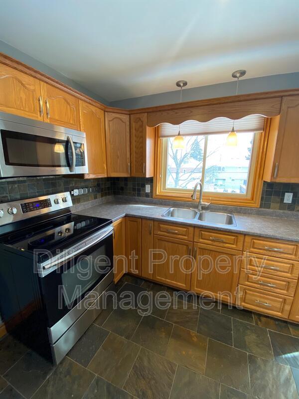 369 Applegrove Ave in Peterborough, ON - Building Photo - Building Photo