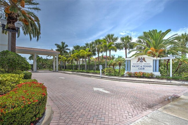 17717 Gulf Blvd in Redington Shores, FL - Foto de edificio - Building Photo