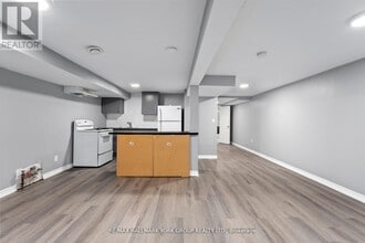 25 A College Crescent in Barrie, ON - Building Photo - Building Photo