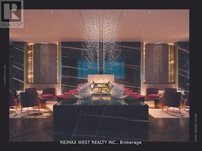 11 Yorkville Ave in Toronto, ON - Building Photo - Building Photo