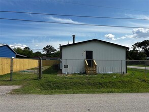 219 Blinkin Ave in Crosby, TX - Building Photo - Building Photo