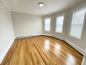 57 Burrell St-Unit -3 in Boston, MA - Foto de edificio - Building Photo