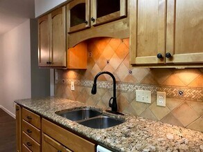 7010 Dallas Dr in Austin, TX - Building Photo - Building Photo