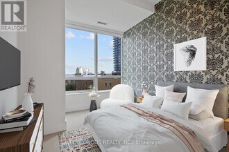 120 Homewood Ave in Toronto, ON - Building Photo - Building Photo