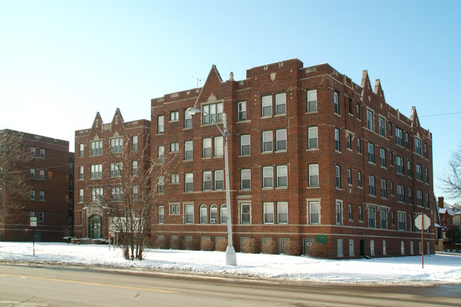 Cabot Apartments in Detroit, MI - Building Photo - Building Photo