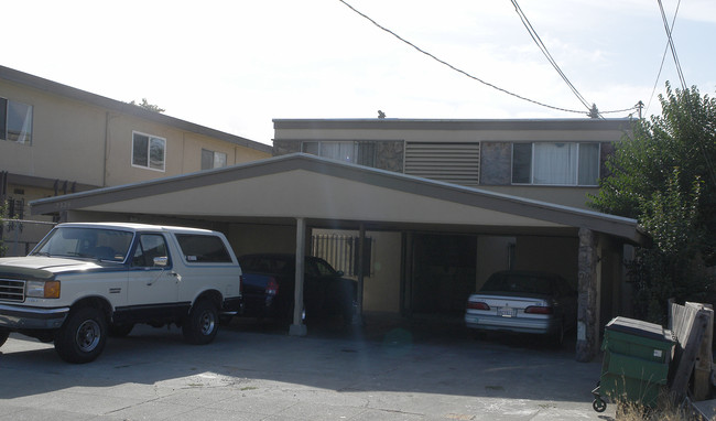 2326 84th Ave in Oakland, CA - Foto de edificio - Building Photo