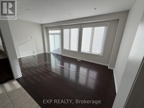 30 Whitmer St in Milton, ON - Building Photo - Building Photo