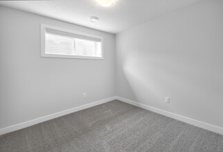 722 Berg Lp in Leduc, AB - Building Photo - Building Photo