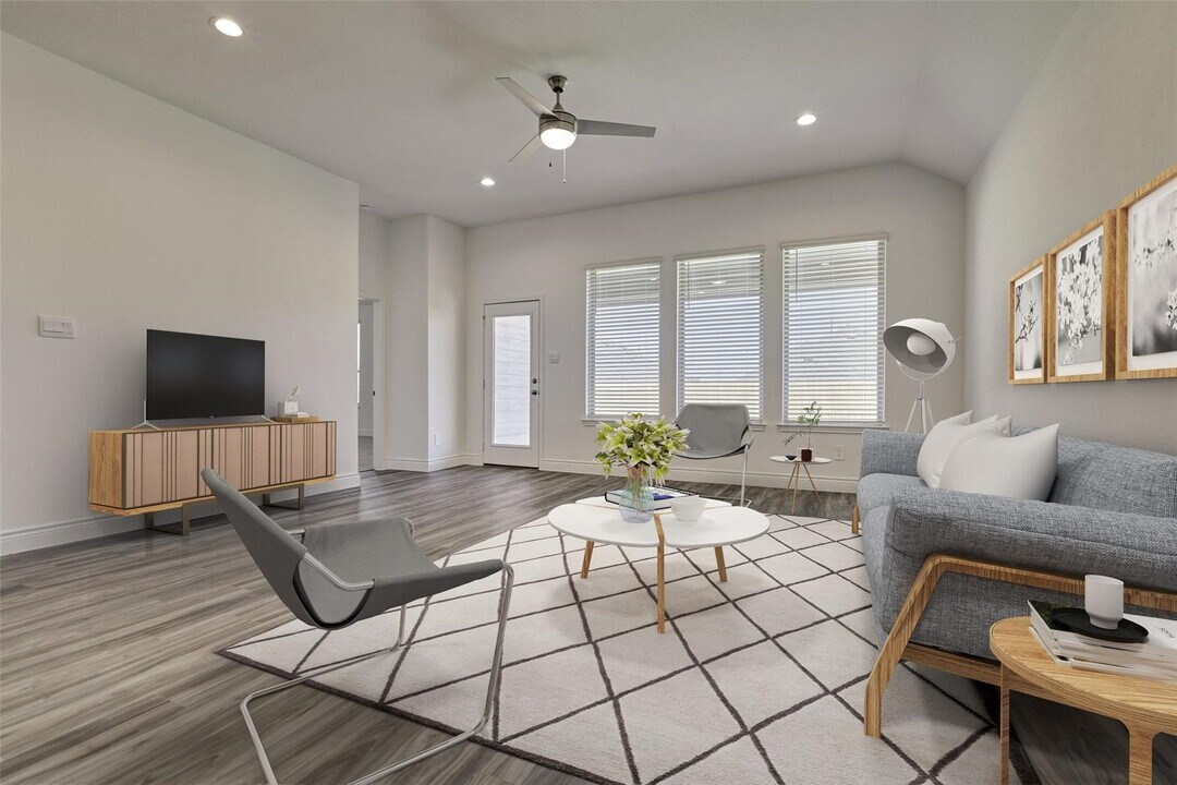 1225 Antelope Passing Dr in Montgomery, TX - Building Photo