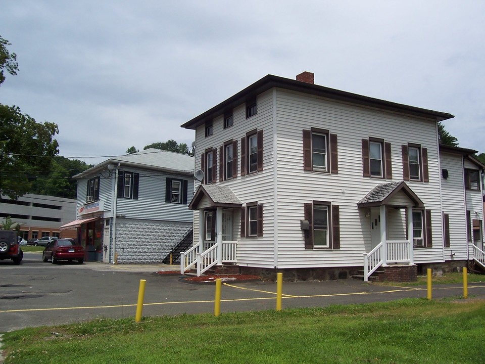 51 Locust Ave in Danbury, CT - Building Photo