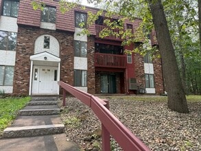 25 Woodsedge Dr in Newington, CT - Building Photo - Building Photo