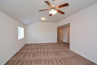 8334 Loetsch Ridge Way in Spring, TX - Foto de edificio - Building Photo