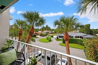 2715 NE 49th St in Fort Lauderdale, FL - Building Photo - Building Photo