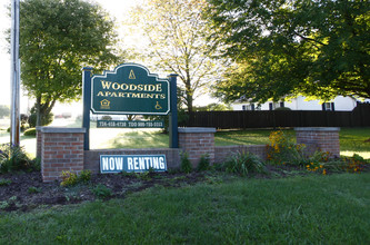 Woodside Apartments in Grove City, PA - Building Photo - Building Photo