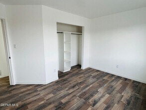 530 S Yarbrough Dr in El Paso, TX - Building Photo - Building Photo