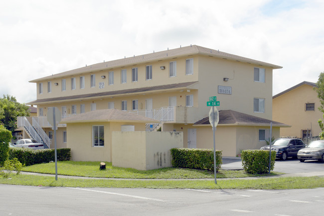 1390 W 42nd St in Hialeah, FL - Building Photo - Building Photo