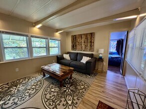 27 Mandalay Dr in Hendersonville, NC - Building Photo - Building Photo