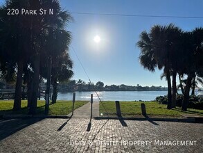 220 Park St N in St. Petersburg, FL - Building Photo - Building Photo