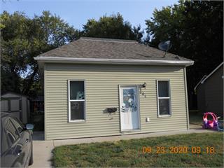501 W Cedar St in Vermillion, SD - Building Photo