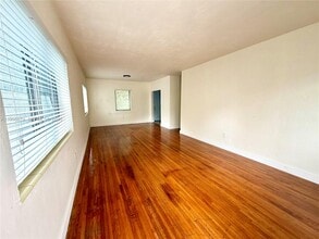 325 Majorca Ave in Coral Gables, FL - Building Photo - Building Photo