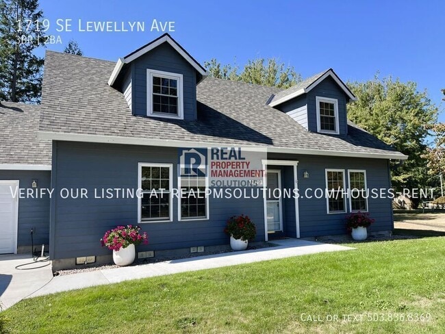 property at 1719 SE Lewellyn Ave