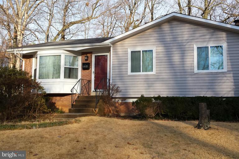 4521 Mayfield Dr in Annandale, VA - Building Photo