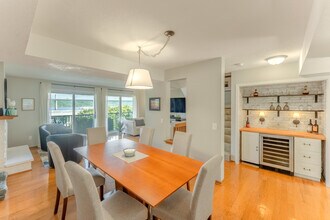 6339 Saint Croix Trl N in Stillwater, MN - Foto de edificio - Building Photo