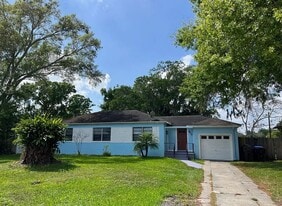 811 Canterbury Ln in Kissimmee, FL - Building Photo