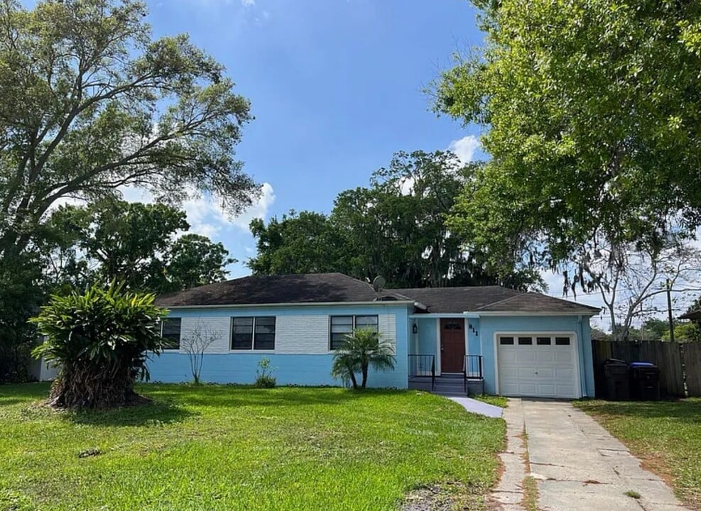811 Canterbury Ln in Kissimmee, FL - Building Photo