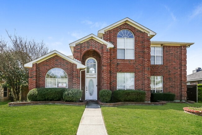 property at 1225 Paul Dr